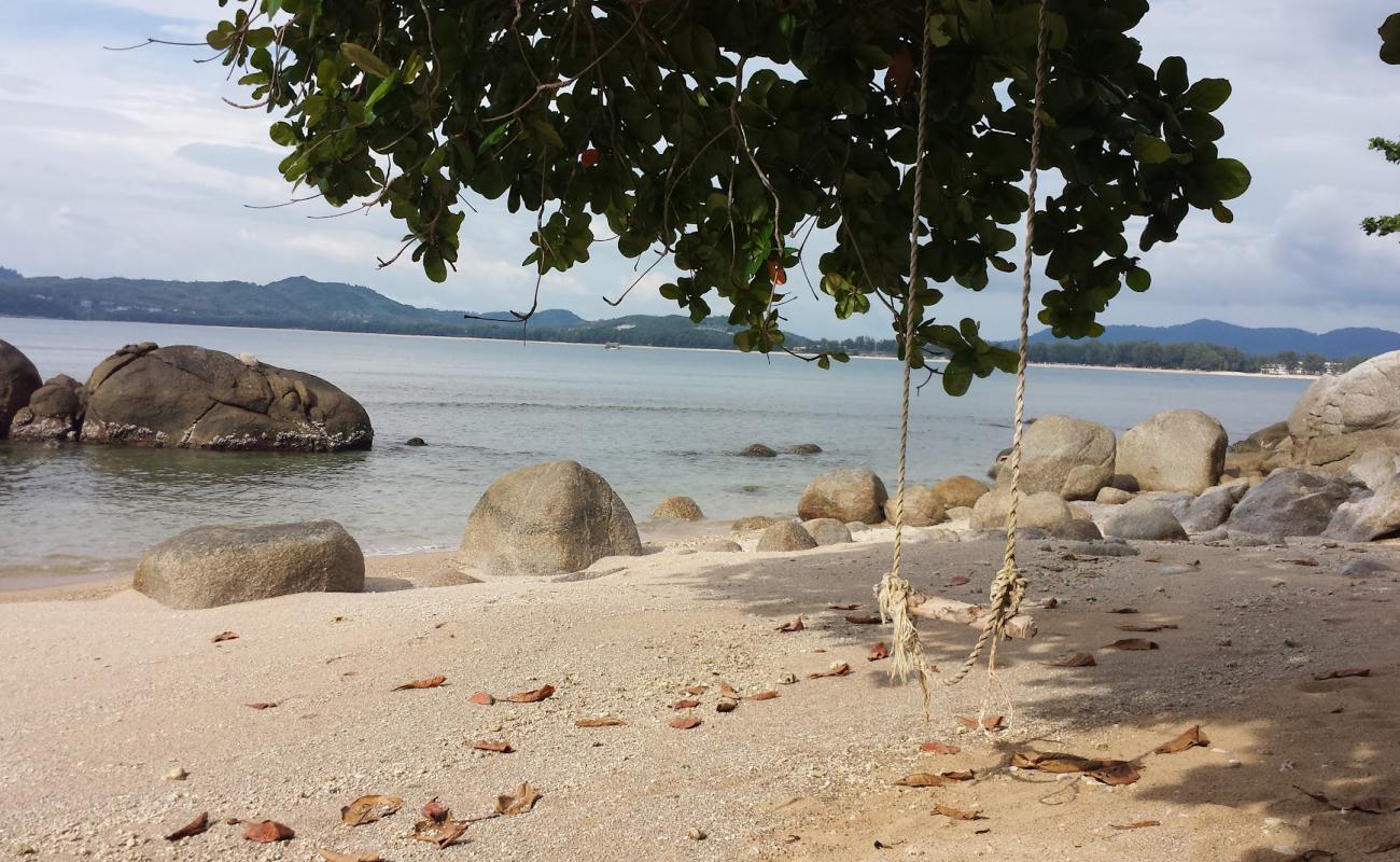 Laem Son Beach'in fotoğrafı açık bej kum yüzey ile