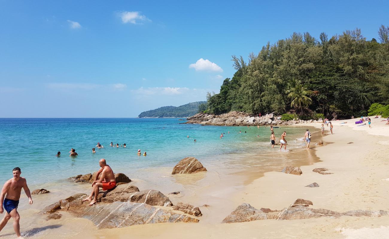 Banana Beach'in fotoğrafı i̇nce bej kum yüzey ile