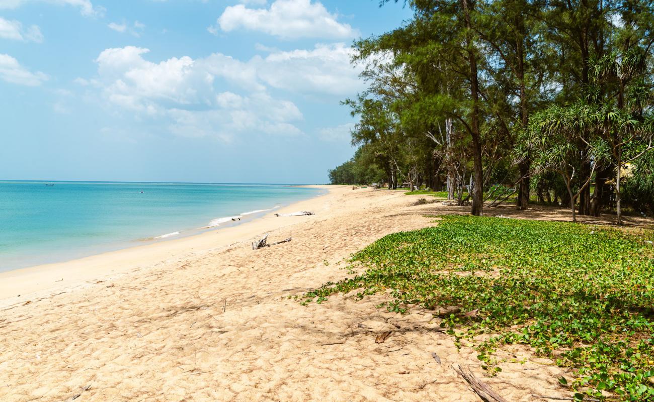 Sai Kaew Beach'in fotoğrafı parlak kum yüzey ile