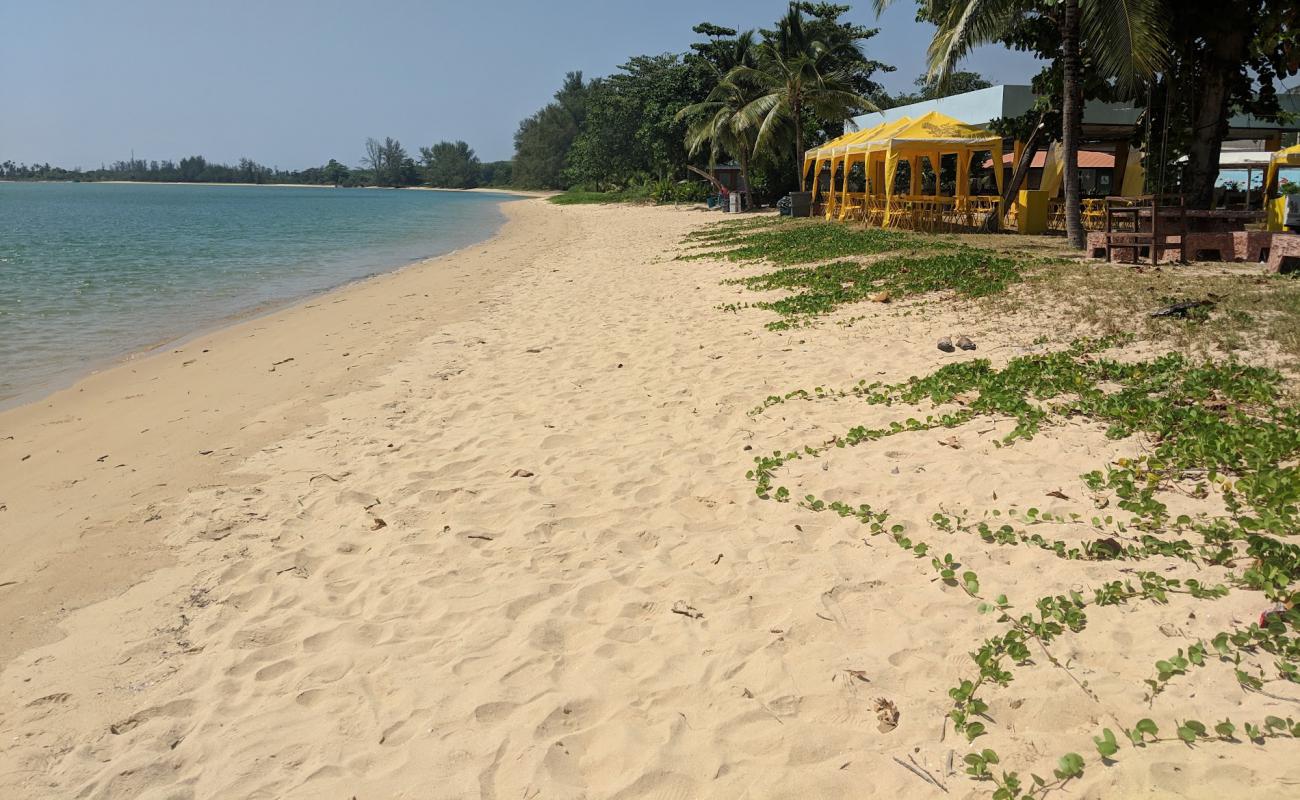 Tha Nun Beach'in fotoğrafı açık bej kum yüzey ile