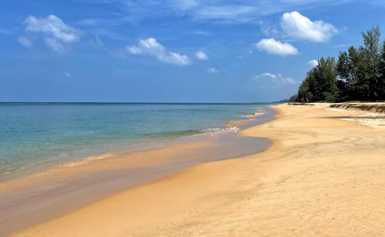 Khaopilai Beach'in fotoğrafı parlak kum yüzey ile