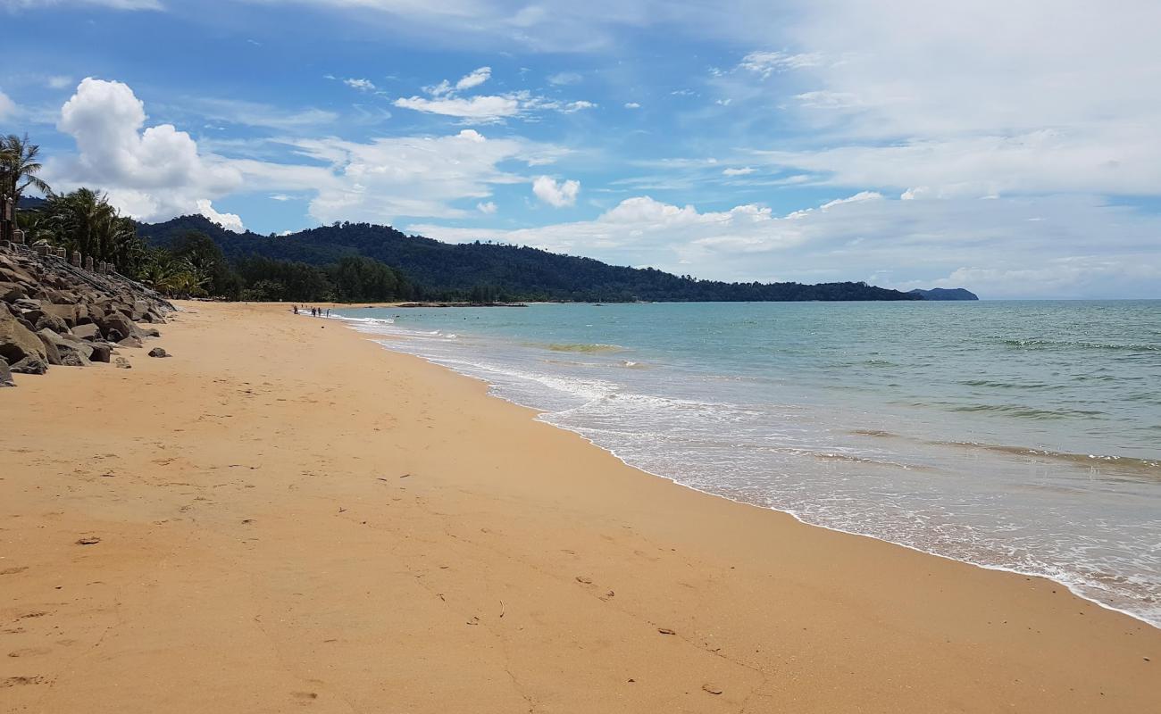 Bang Niang Beach'in fotoğrafı parlak ince kum yüzey ile