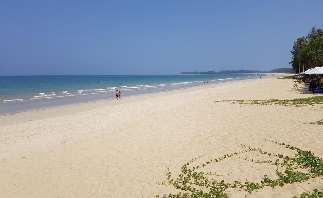 Khuk Khak Beach'in fotoğrafı parlak ince kum yüzey ile