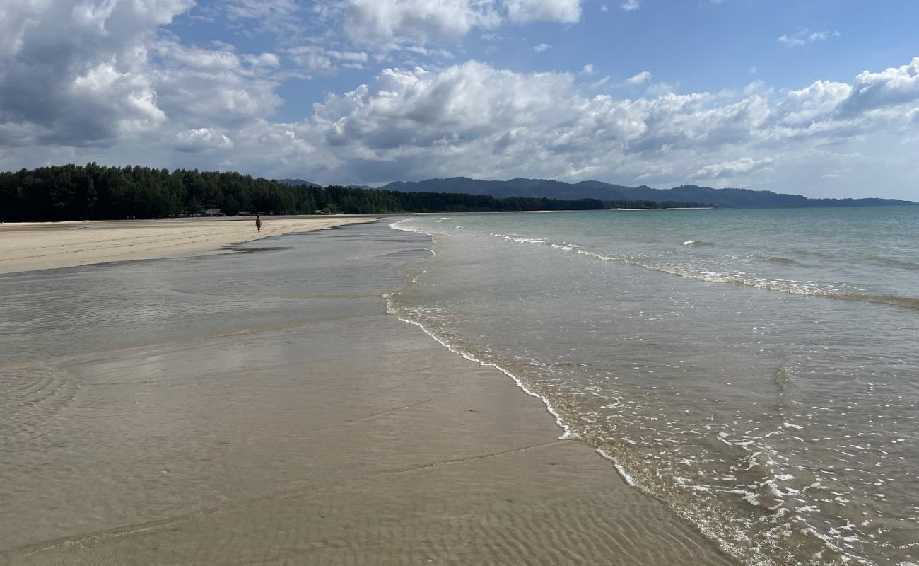 Khao Lak beach'in fotoğrafı parlak kum yüzey ile