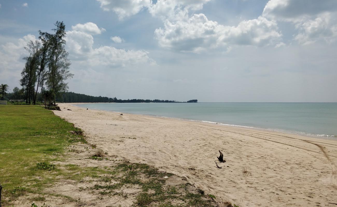 Bang Lad Beach'in fotoğrafı parlak kum yüzey ile