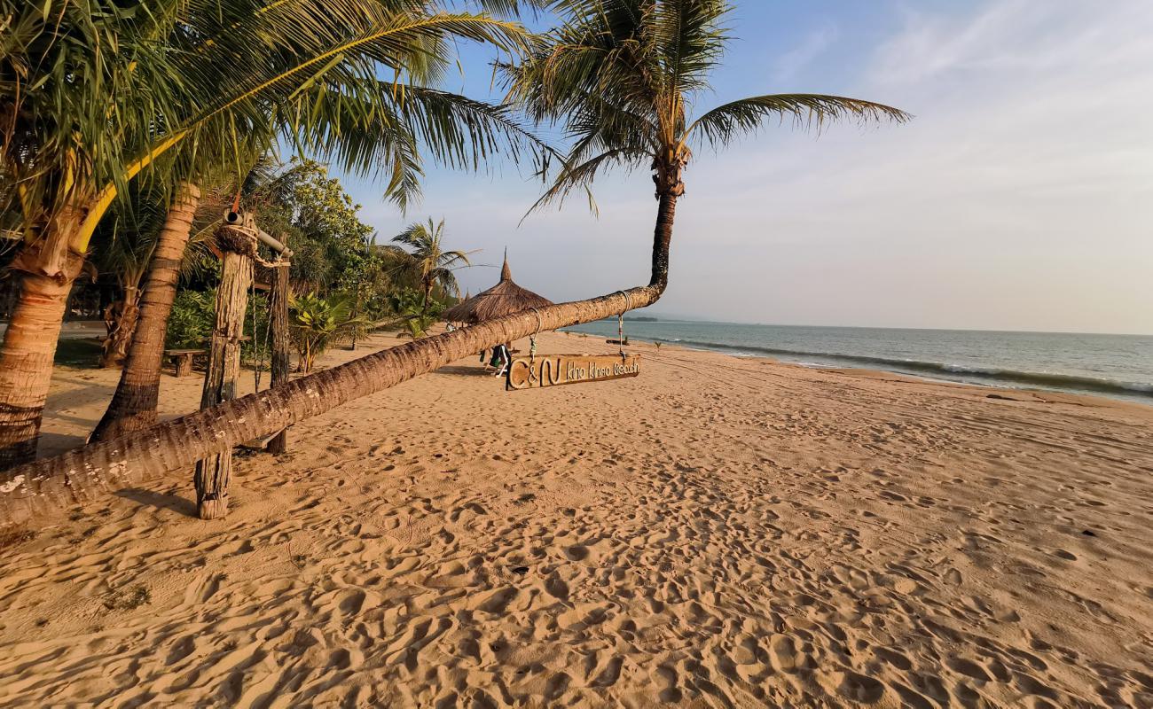 Kho Khao Beach'in fotoğrafı açık bej kum yüzey ile