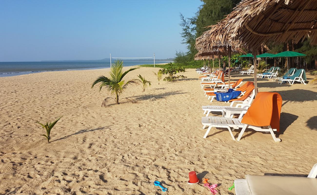 Ko Kho Khao Beach'in fotoğrafı açık bej kum yüzey ile