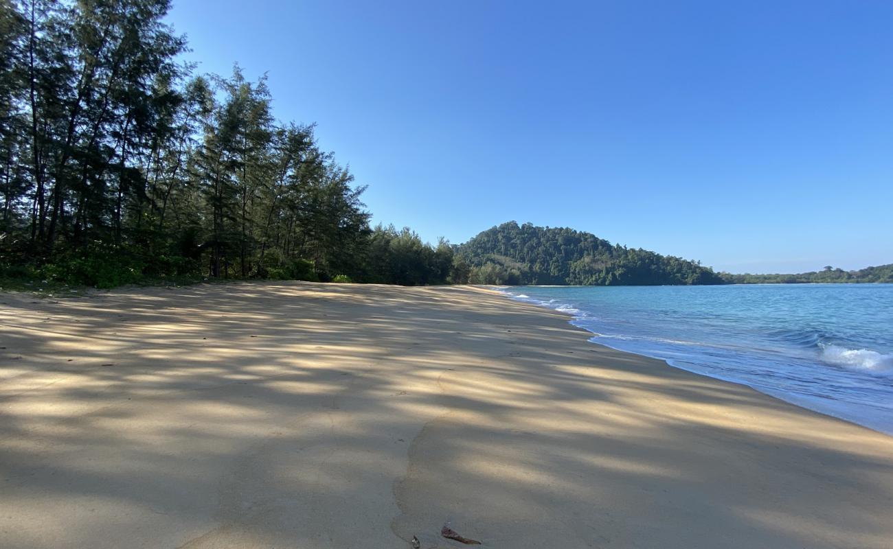 Ko Ra Beach'in fotoğrafı açık bej kum yüzey ile