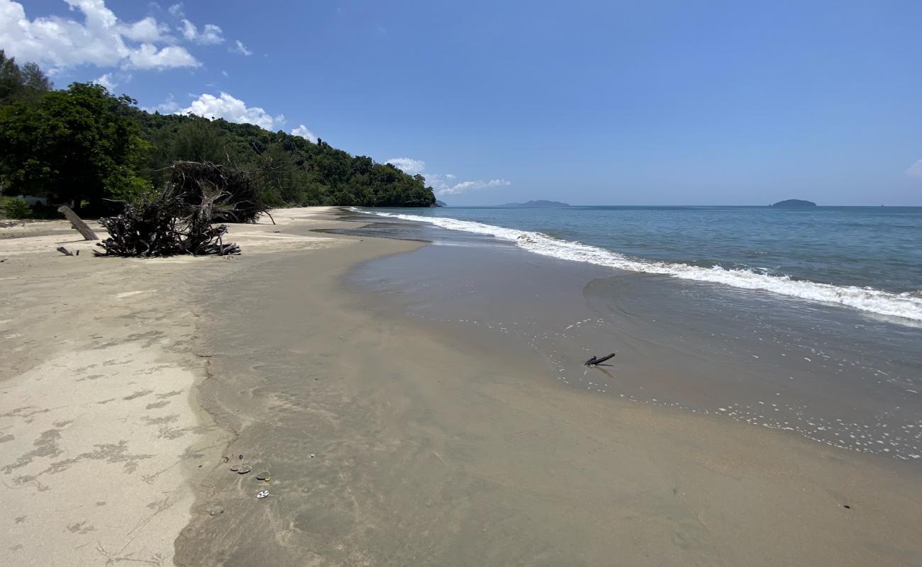 Pra Pas Beach'in fotoğrafı parlak ince kum yüzey ile