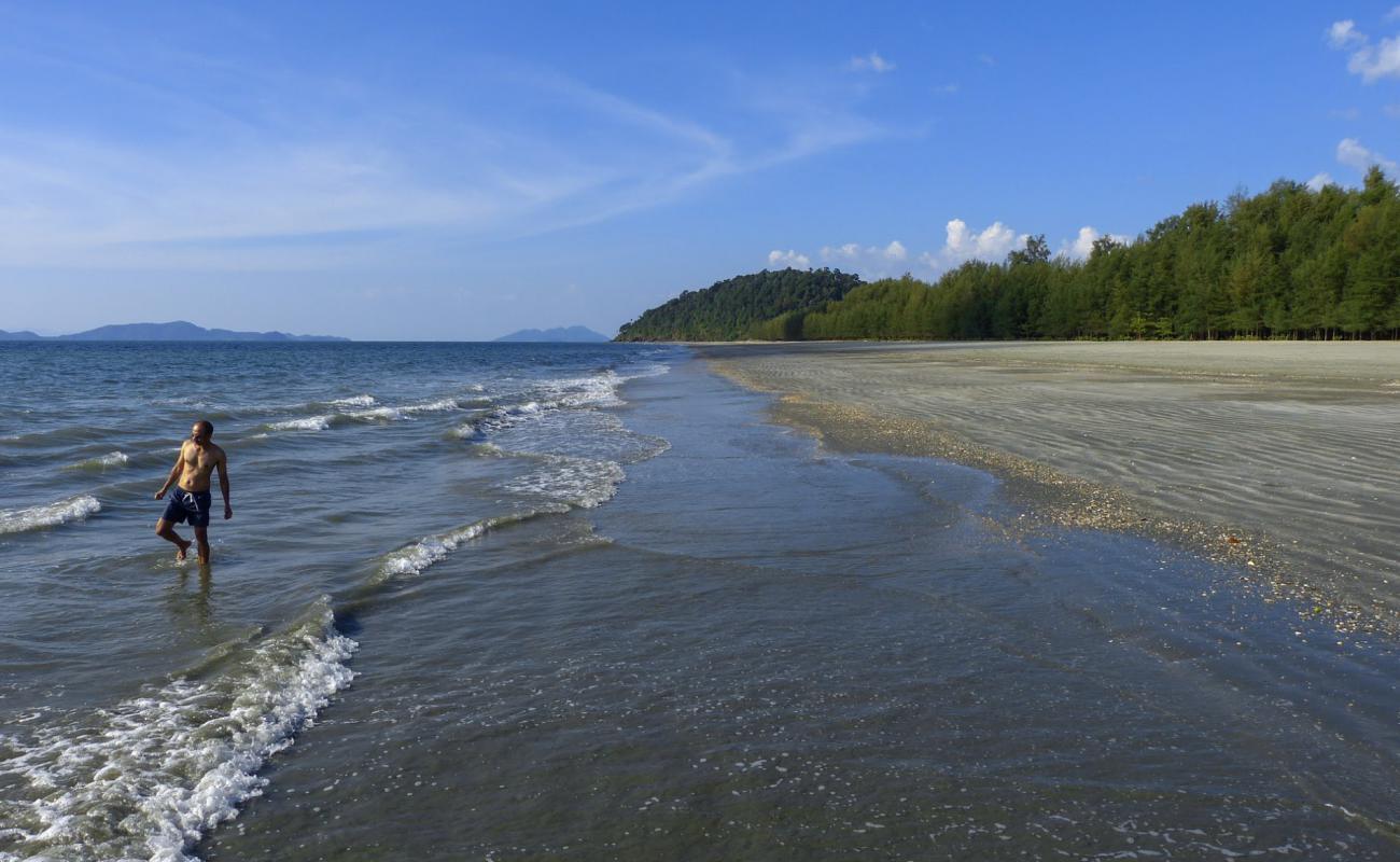 Bang Ben Beach'in fotoğrafı parlak kum yüzey ile