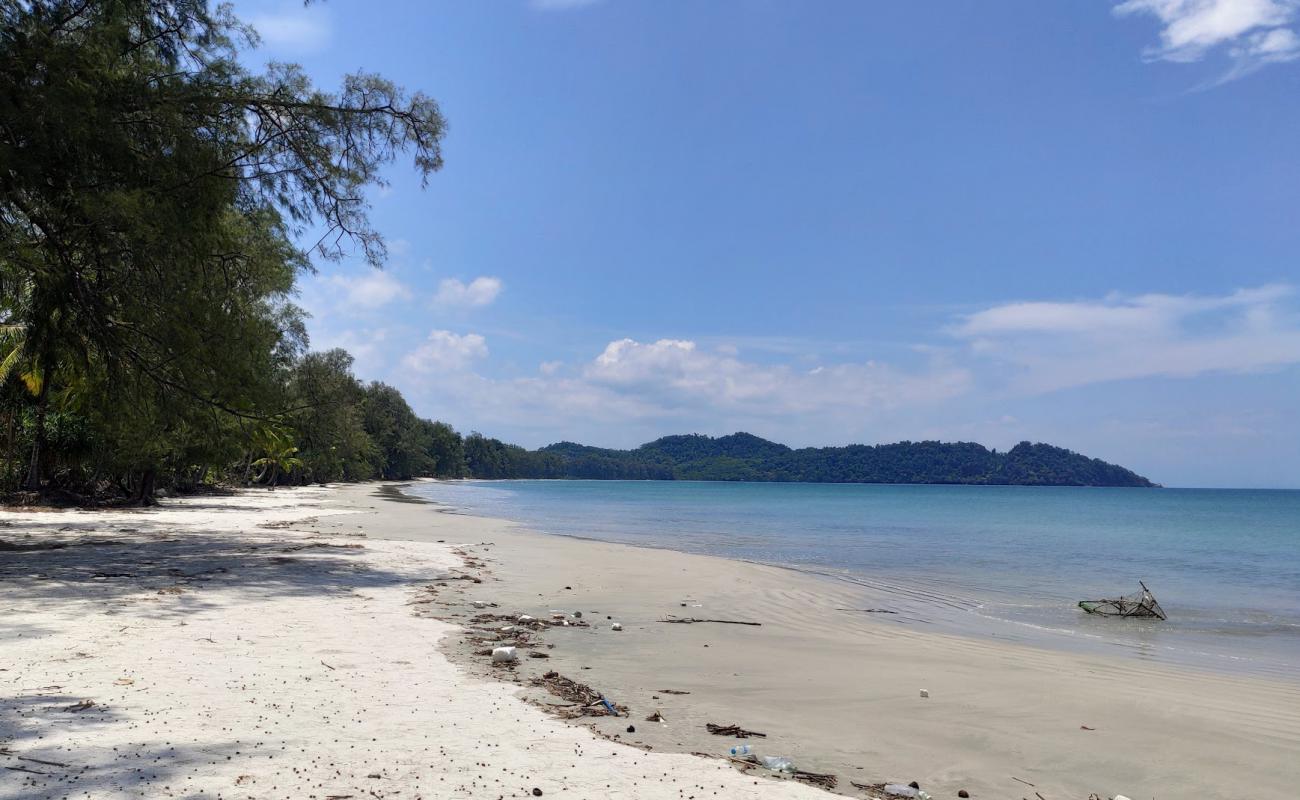 Aow Yai Beach'in fotoğrafı parlak kum yüzey ile