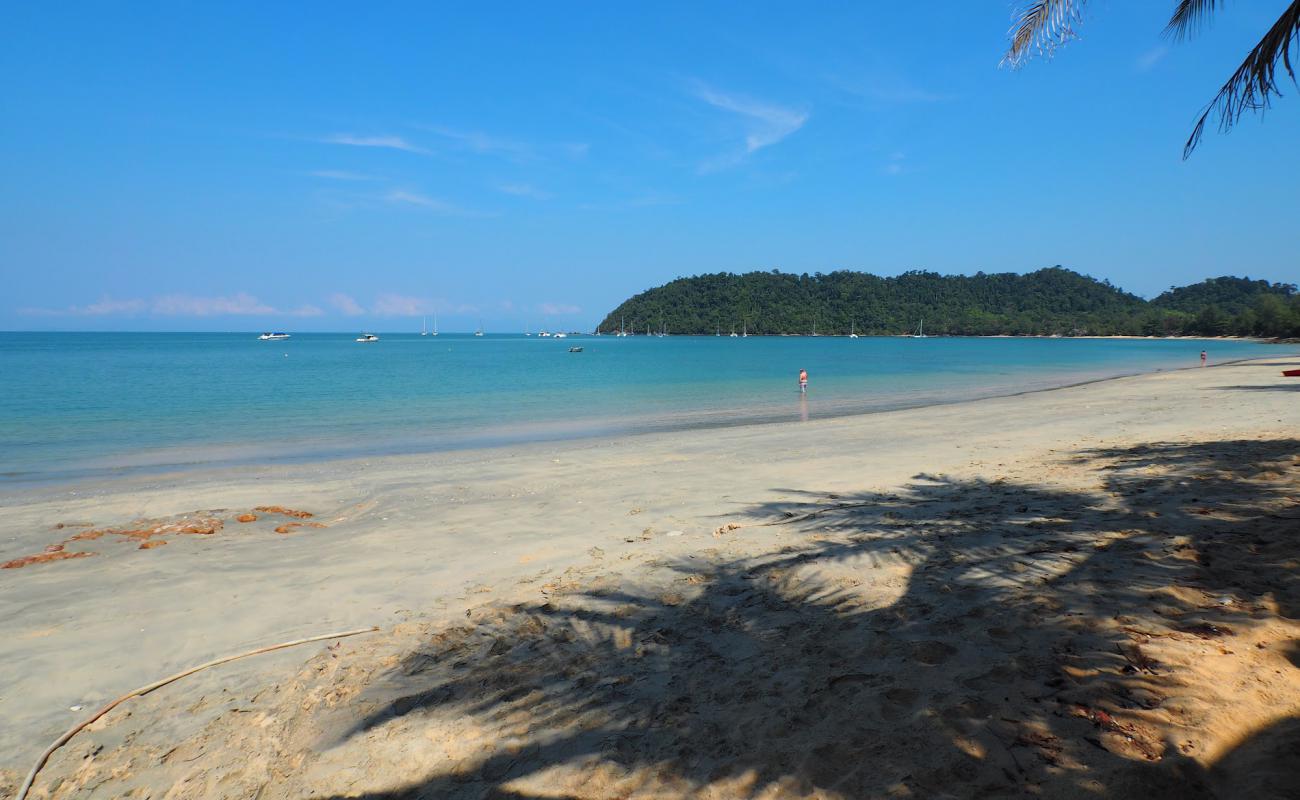 Muang Beach'in fotoğrafı açık bej kum yüzey ile