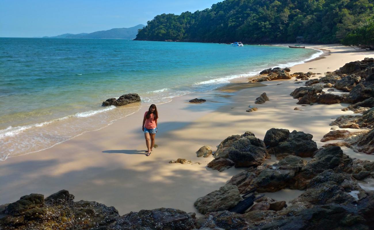 Kwangpeep Beach'in fotoğrafı i̇nce bej kum yüzey ile