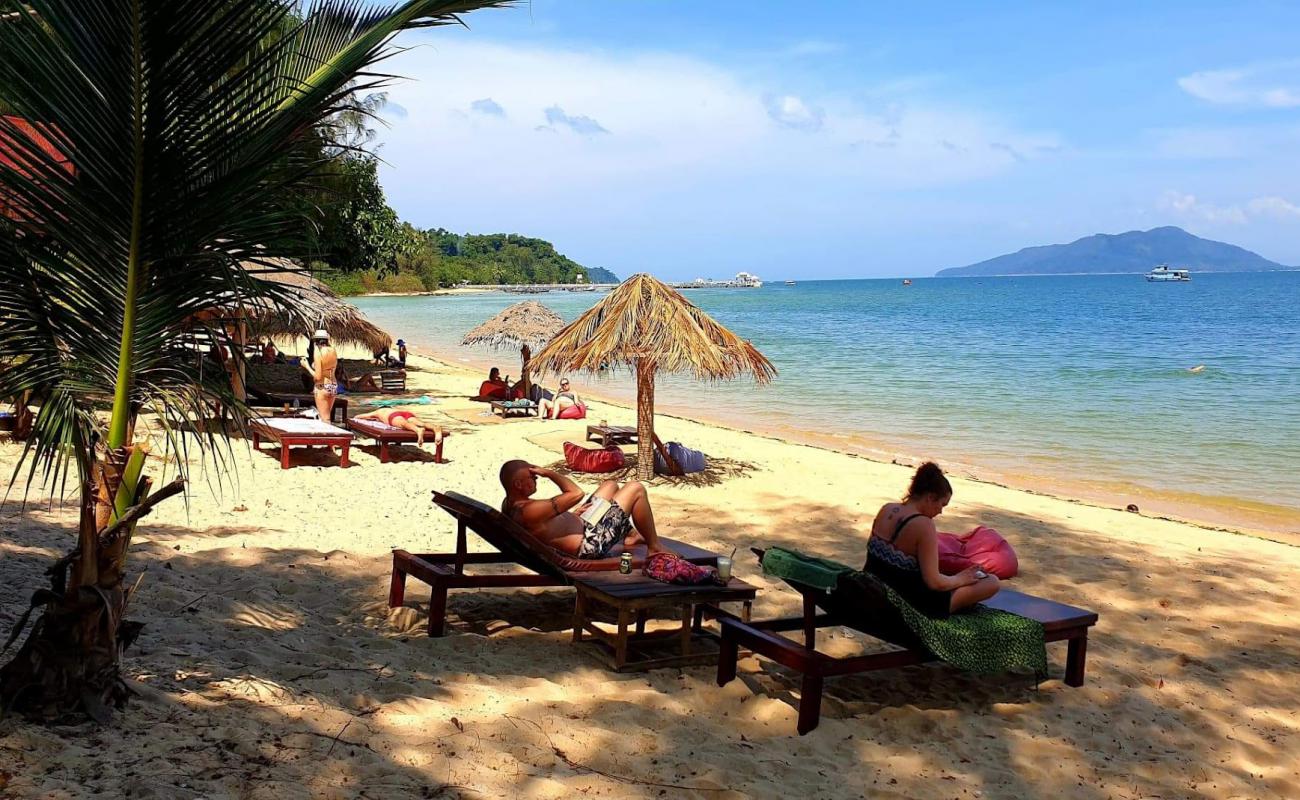 Mueang Beach'in fotoğrafı parlak kum yüzey ile