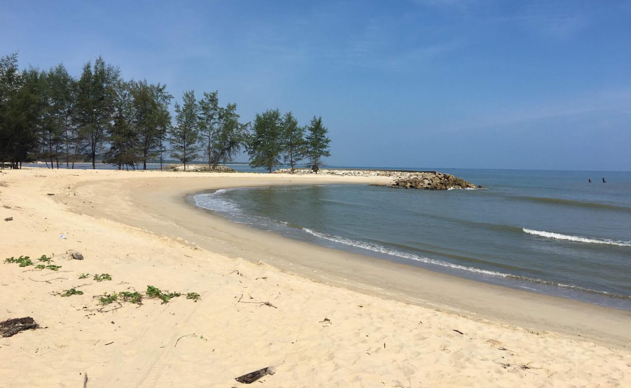 Narathat Beach'in fotoğrafı açık bej kum yüzey ile