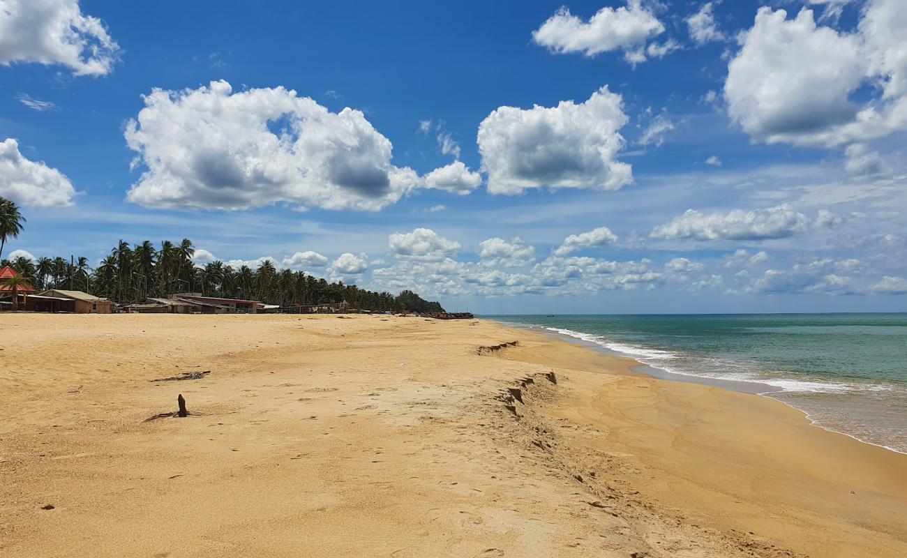 Ban Thon Beach'in fotoğrafı açık bej kum yüzey ile