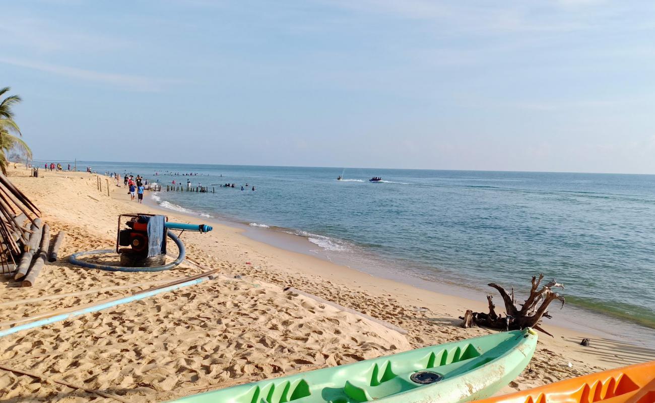 Teluk Samilae Beach'in fotoğrafı i̇nce bej kum yüzey ile
