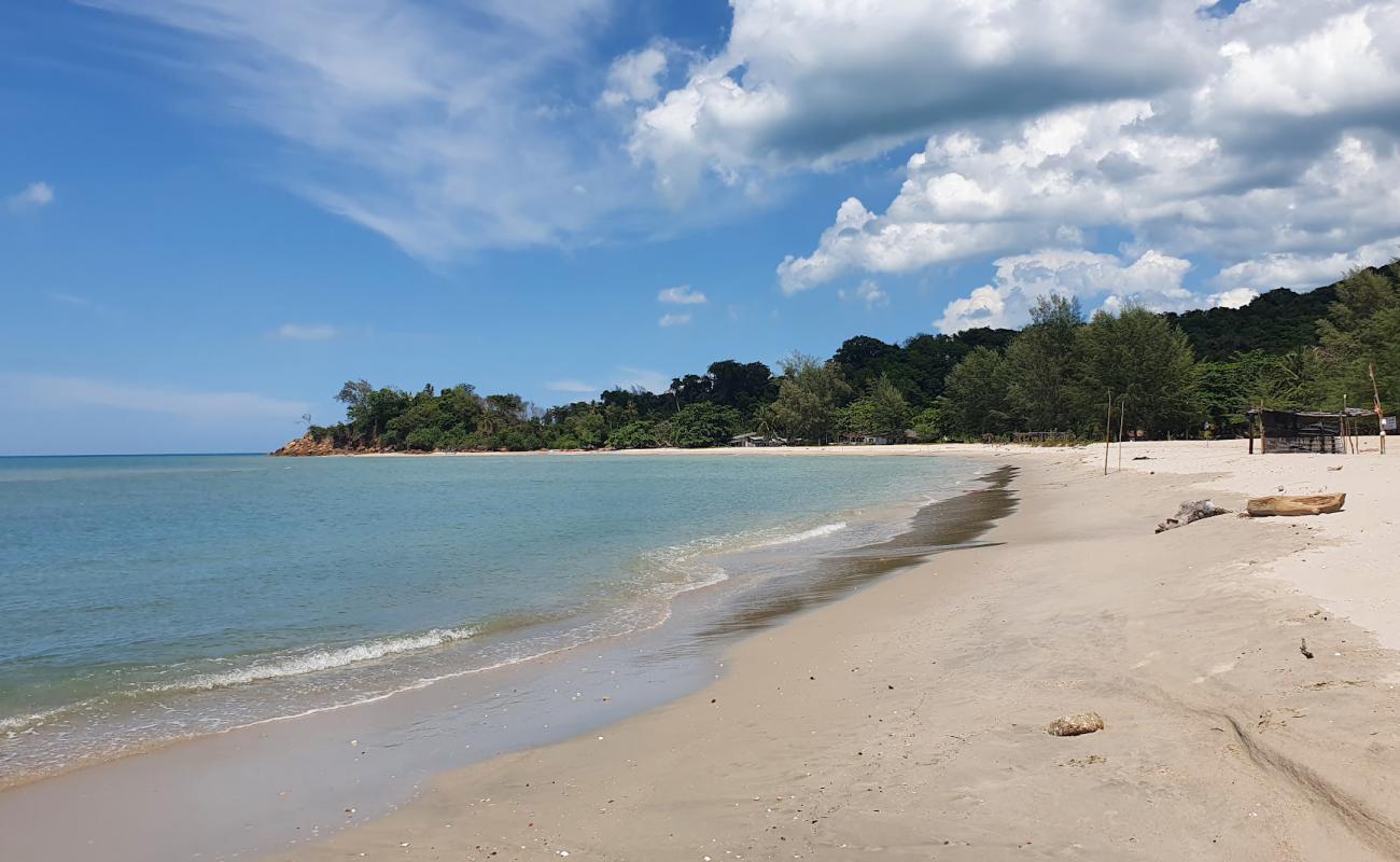 Sakom Beach'in fotoğrafı parlak kum yüzey ile