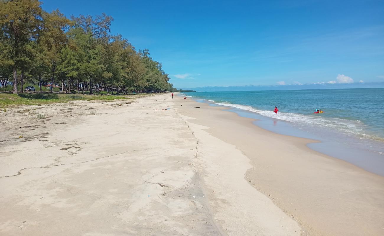 Na Thap Beach'in fotoğrafı açık bej kum yüzey ile