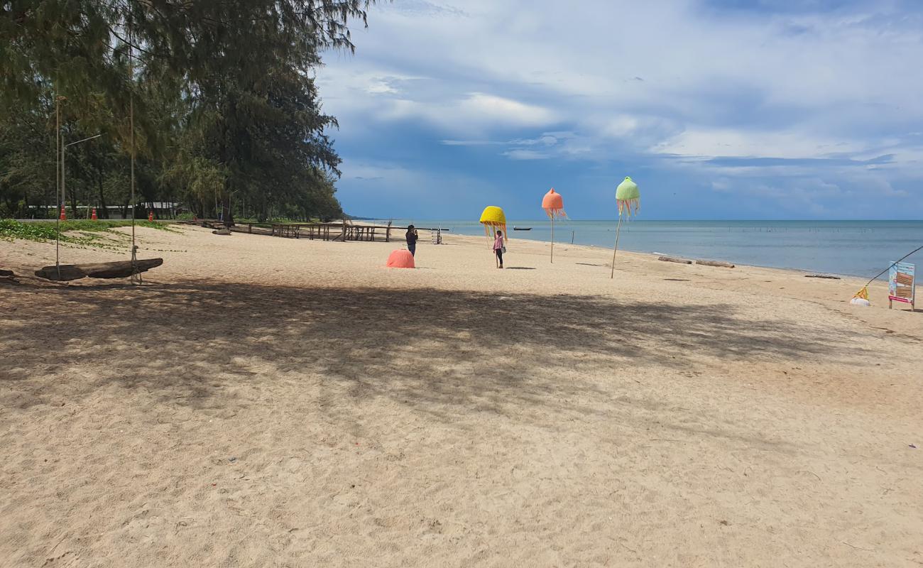 Muang Ngam Beach'in fotoğrafı parlak kum yüzey ile