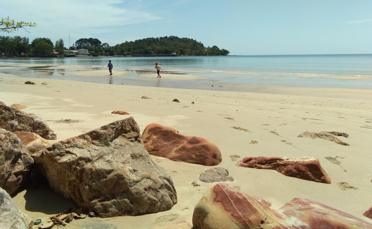 Hin Ngam Beach'in fotoğrafı bej kum ve kayalar yüzey ile