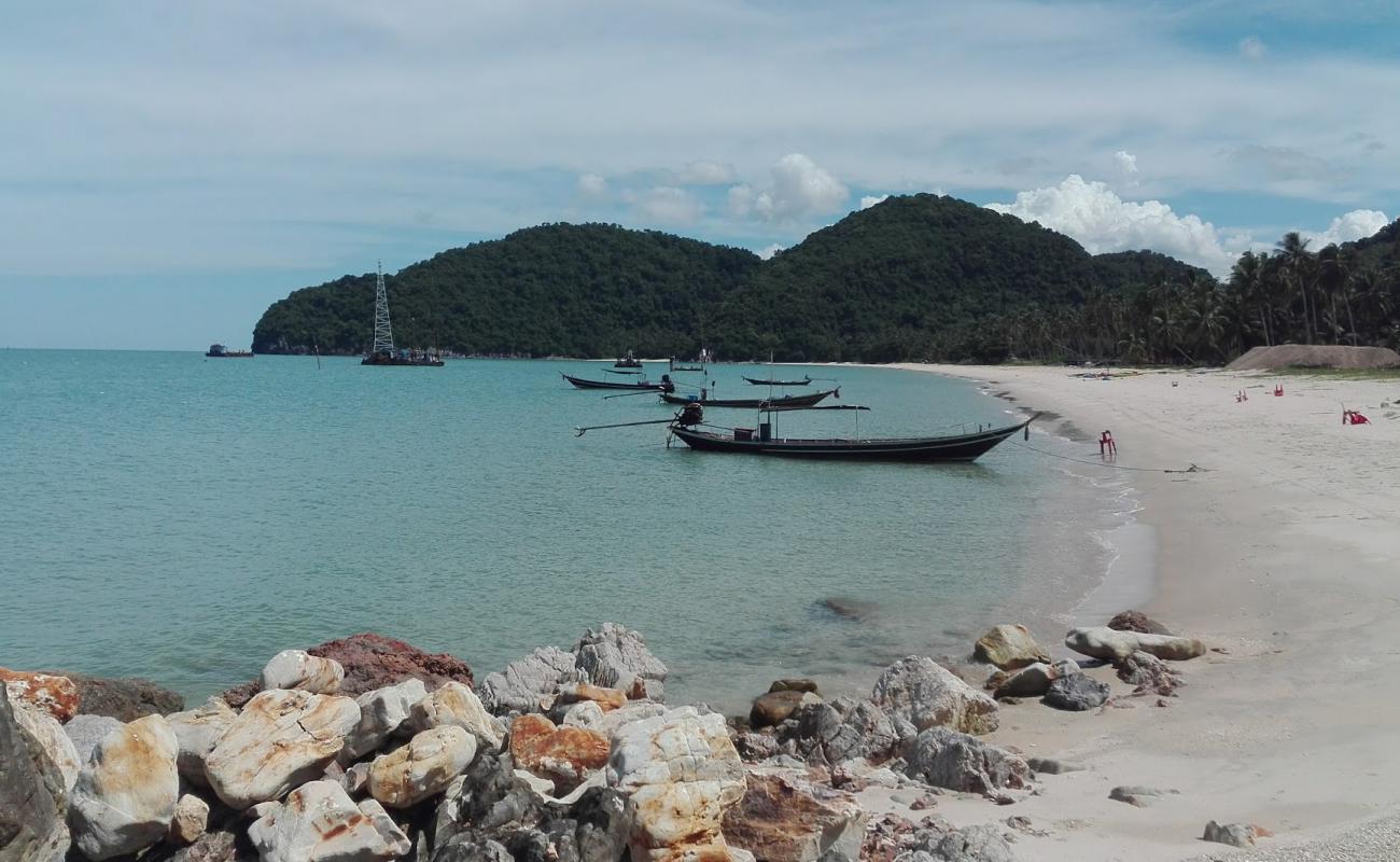 Tong Node Beach'in fotoğrafı açık bej kum yüzey ile