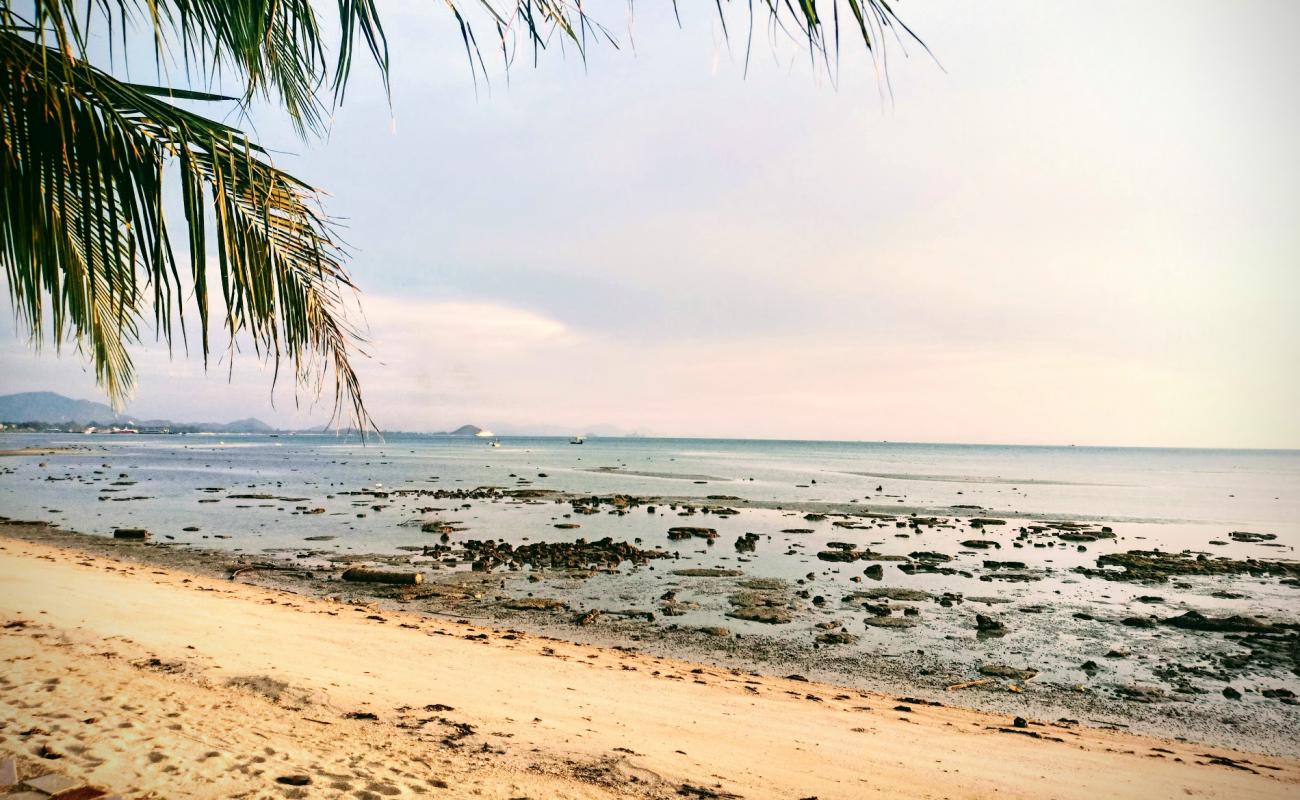 Bang Makham Beach'in fotoğrafı parlak kum yüzey ile