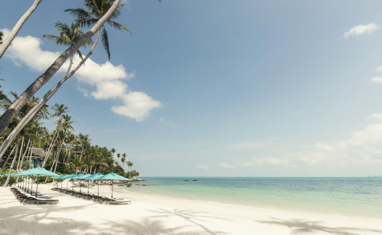 Four Seasons Beach'in fotoğrafı parlak ince kum yüzey ile