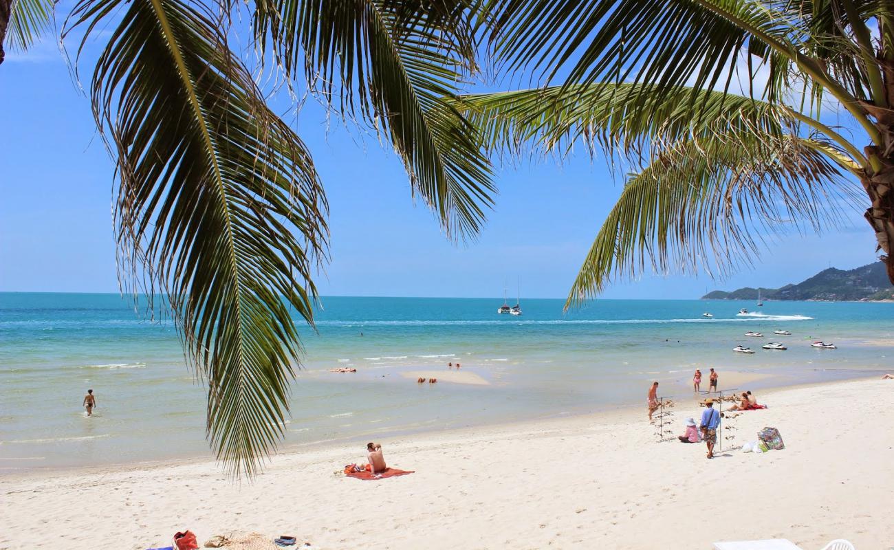 Chaweng Beach II'in fotoğrafı beyaz kum yüzey ile