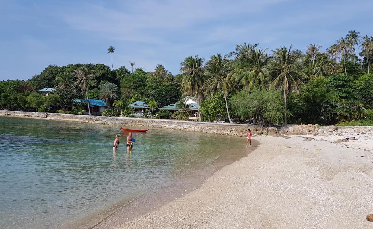 Haad Tien Beach'in fotoğrafı açık bej kum yüzey ile
