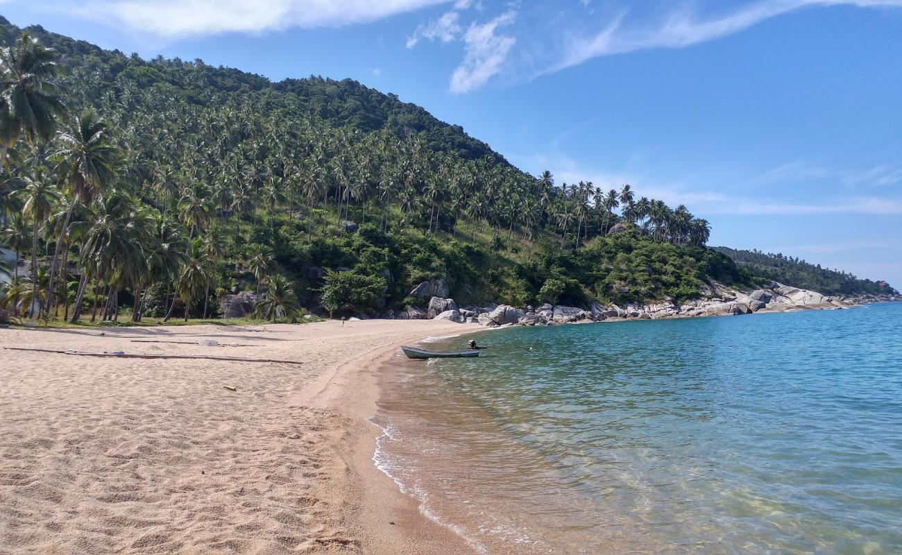 Haad Yang'in fotoğrafı açık bej kum yüzey ile