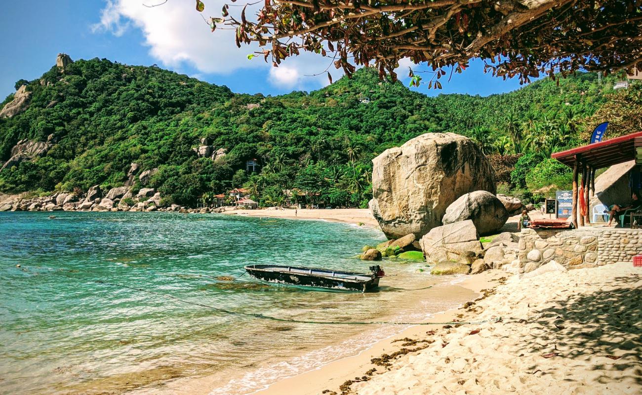 Ao Tanote Beach'in fotoğrafı açık bej kum yüzey ile
