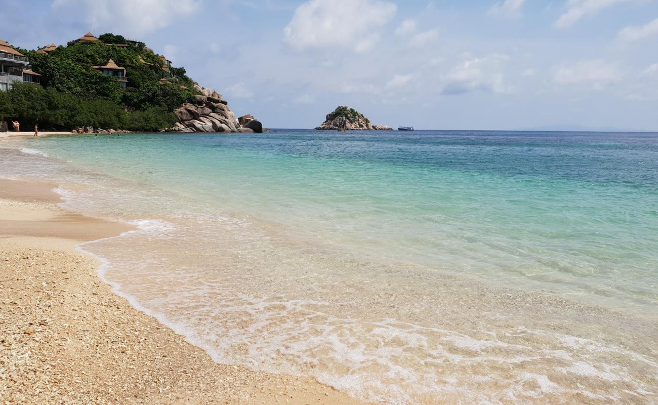 Haad Sai Daeng Beach'in fotoğrafı bej kum ve çakıl yüzey ile