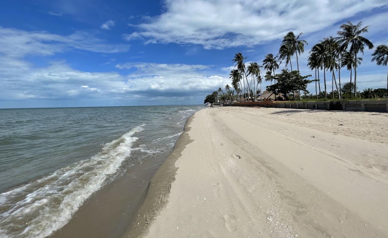 Phum Riang Beach'in fotoğrafı açık bej kum yüzey ile