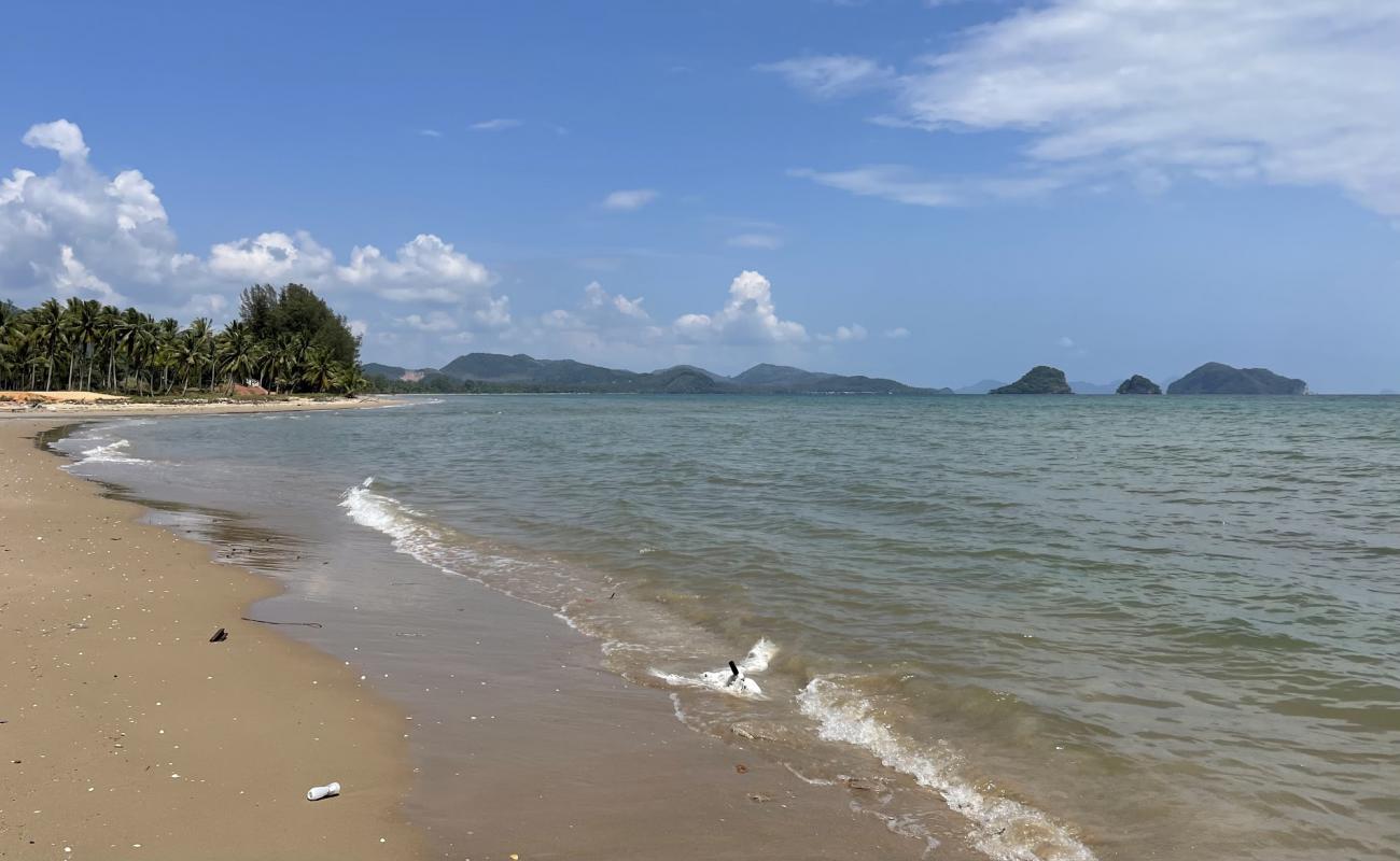Arunothai Beach'in fotoğrafı açık bej kum yüzey ile