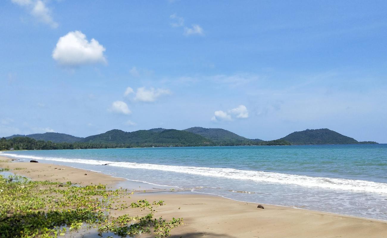 Ao Thung Makham Beach'in fotoğrafı açık bej kum yüzey ile