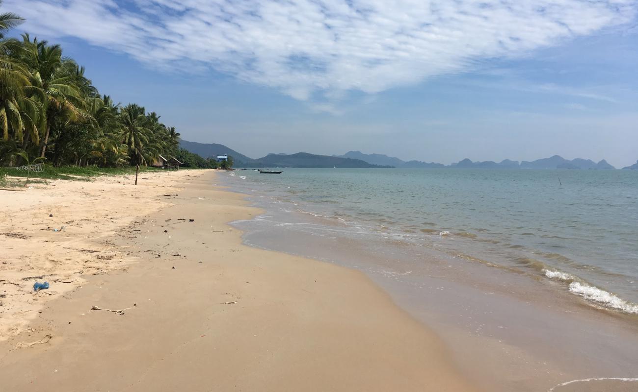 ThungMaHa Beach'in fotoğrafı açık bej kum yüzey ile