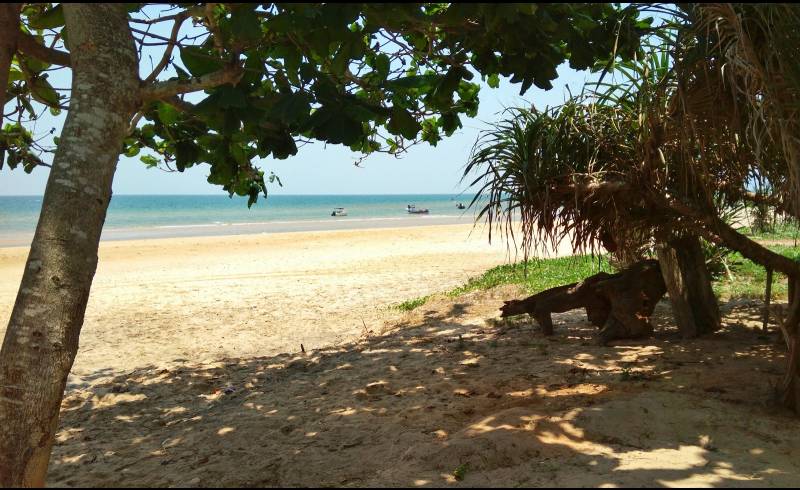 Sananwan Beach'in fotoğrafı çakıl ile kum yüzey ile