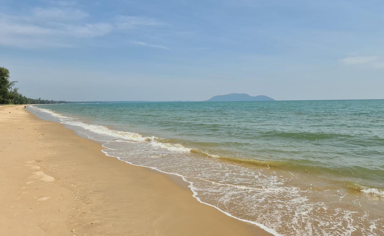 Suan Luang Beach'in fotoğrafı açık bej kum yüzey ile