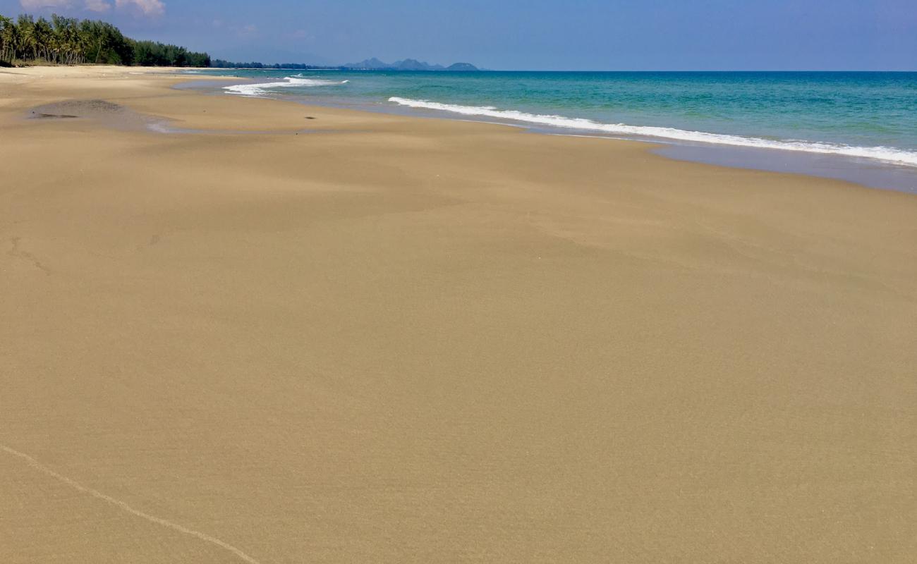 Don Samran Beach'in fotoğrafı açık bej kum yüzey ile