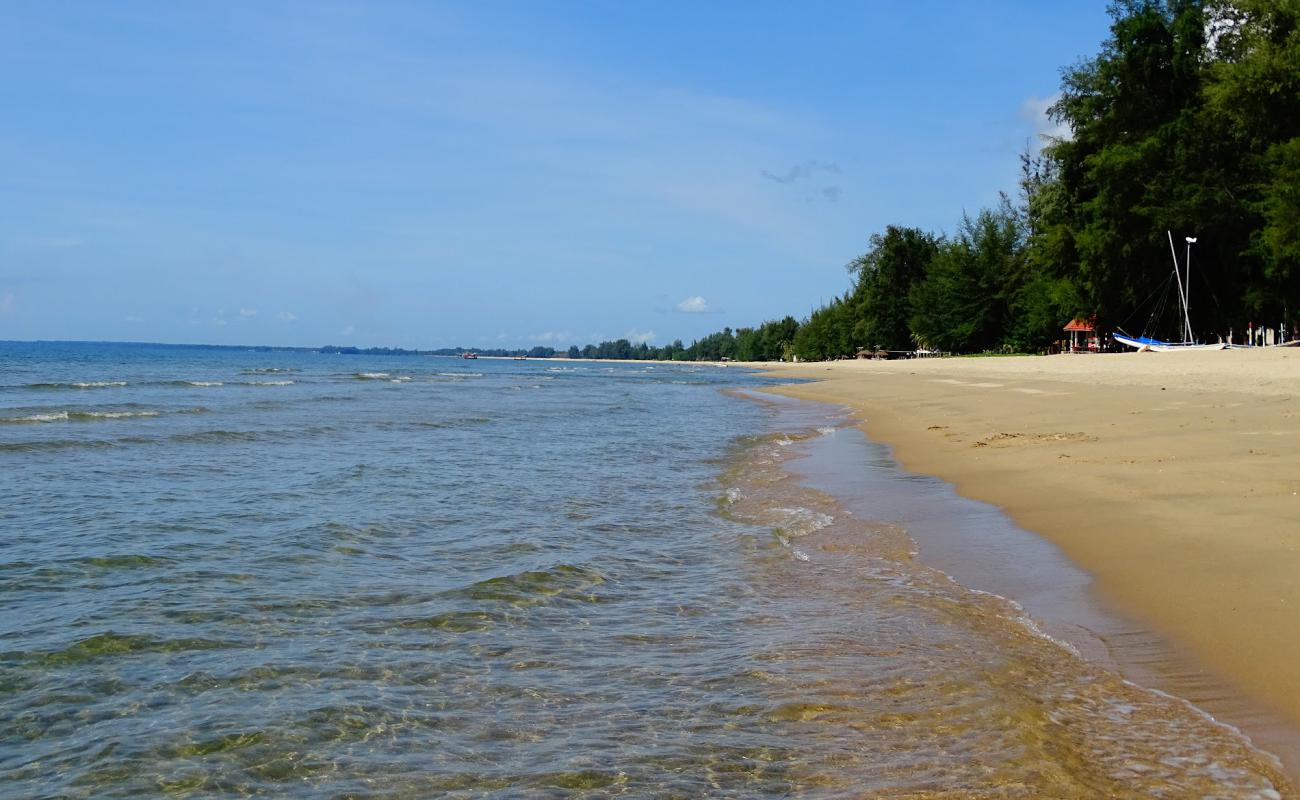 Baan Krood Beach'in fotoğrafı açık bej kum yüzey ile