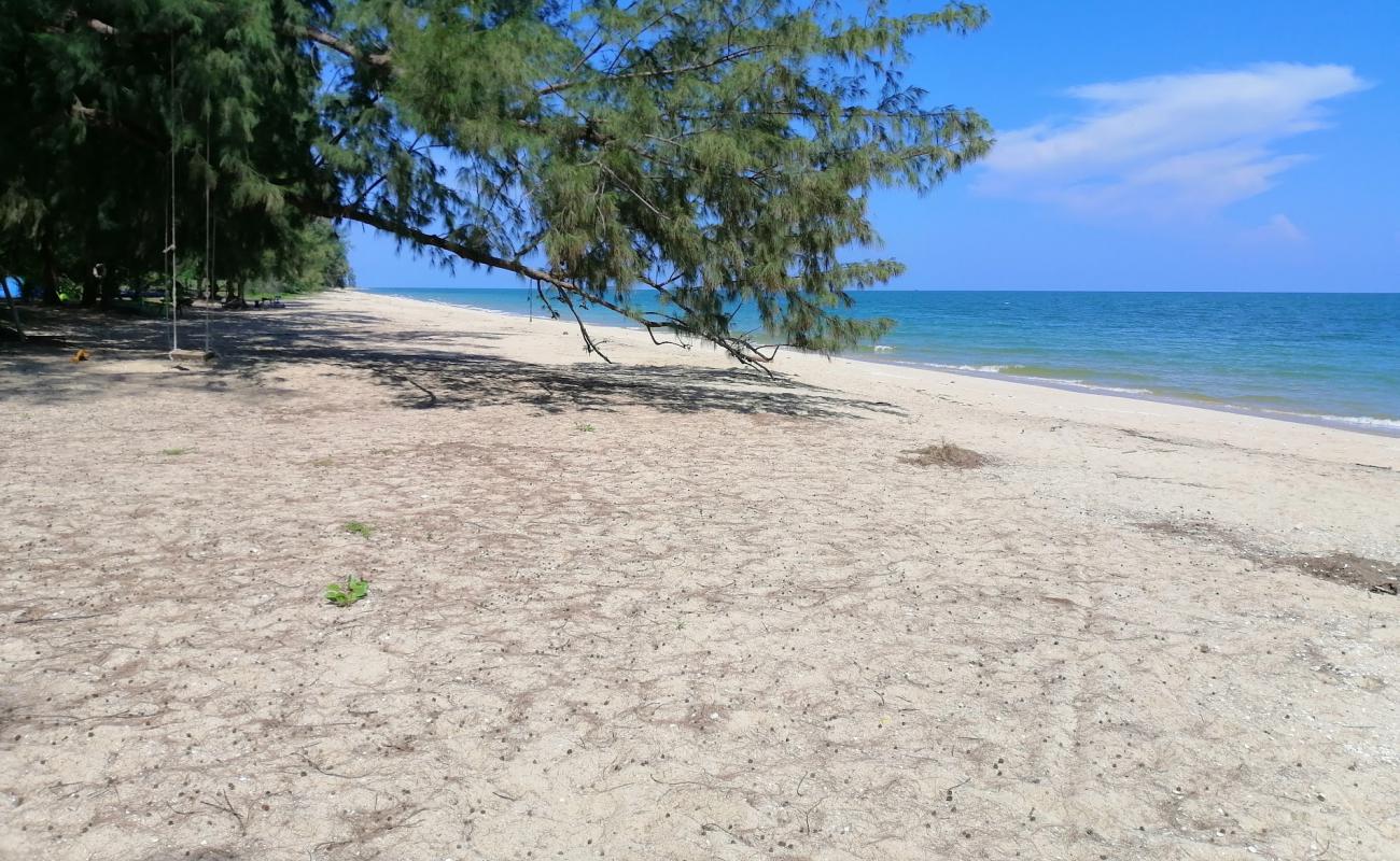 Thang Sai Beach'in fotoğrafı parlak kum yüzey ile