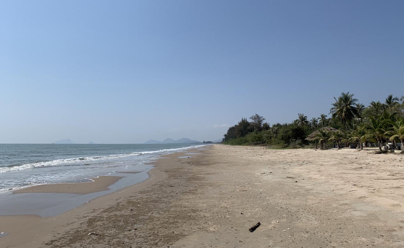 Bo Nok Beach'in fotoğrafı parlak kum yüzey ile