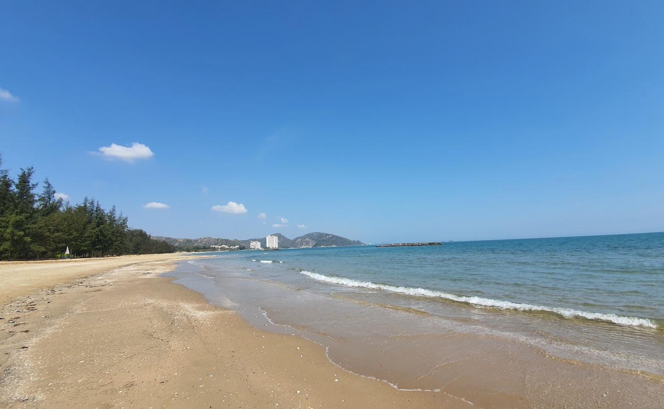 Pran Kiri Beach'in fotoğrafı açık bej kum yüzey ile
