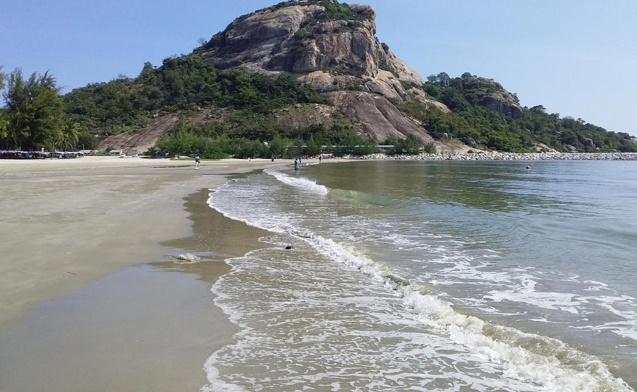 Khao Takiab Beach'in fotoğrafı parlak kum yüzey ile