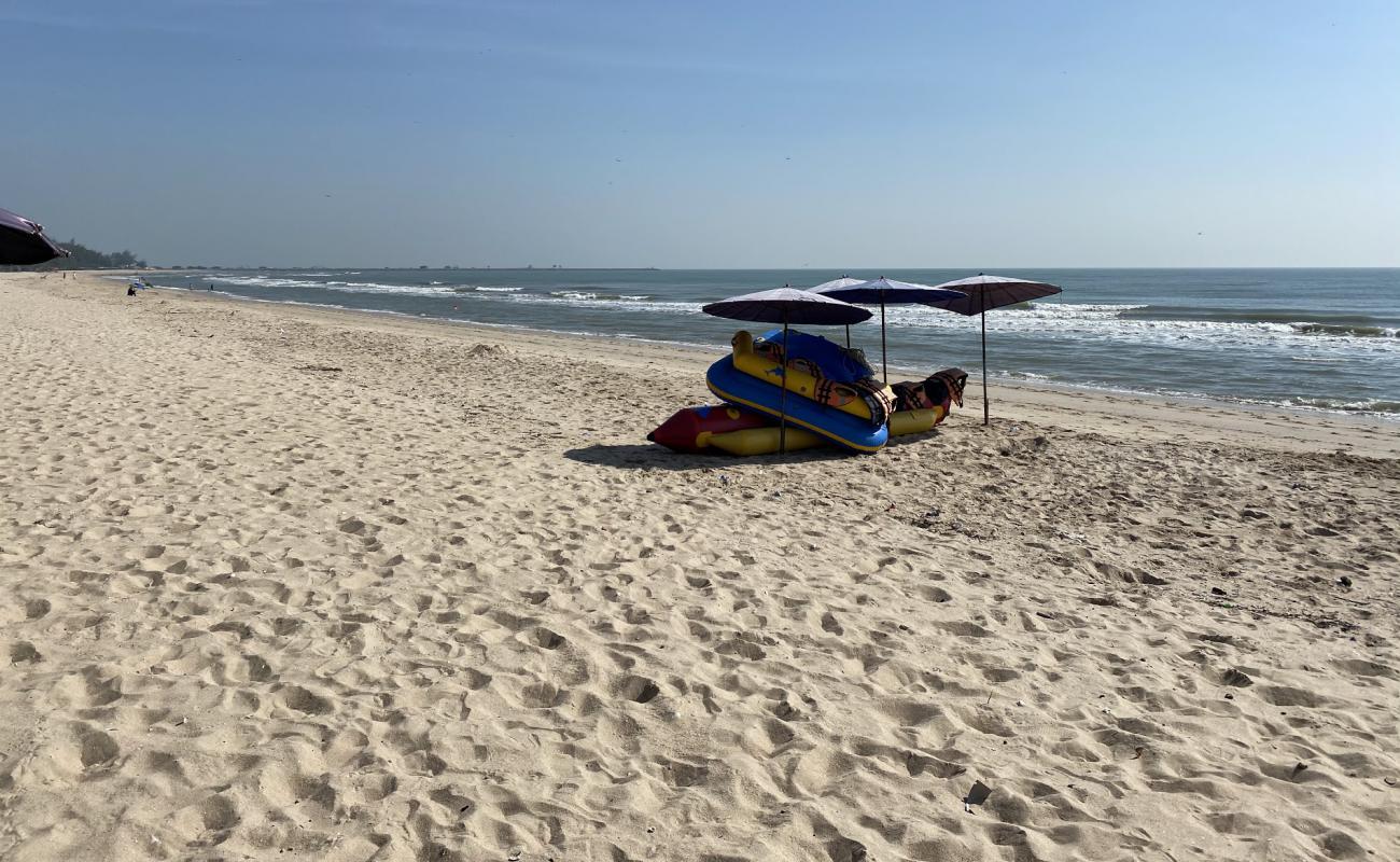Cha-Am Beach  II'in fotoğrafı açık bej kum yüzey ile