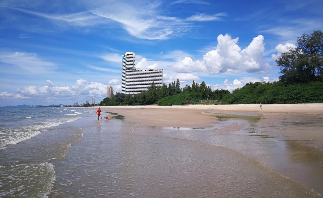 Cha-Am Beach'in fotoğrafı açık bej kum yüzey ile