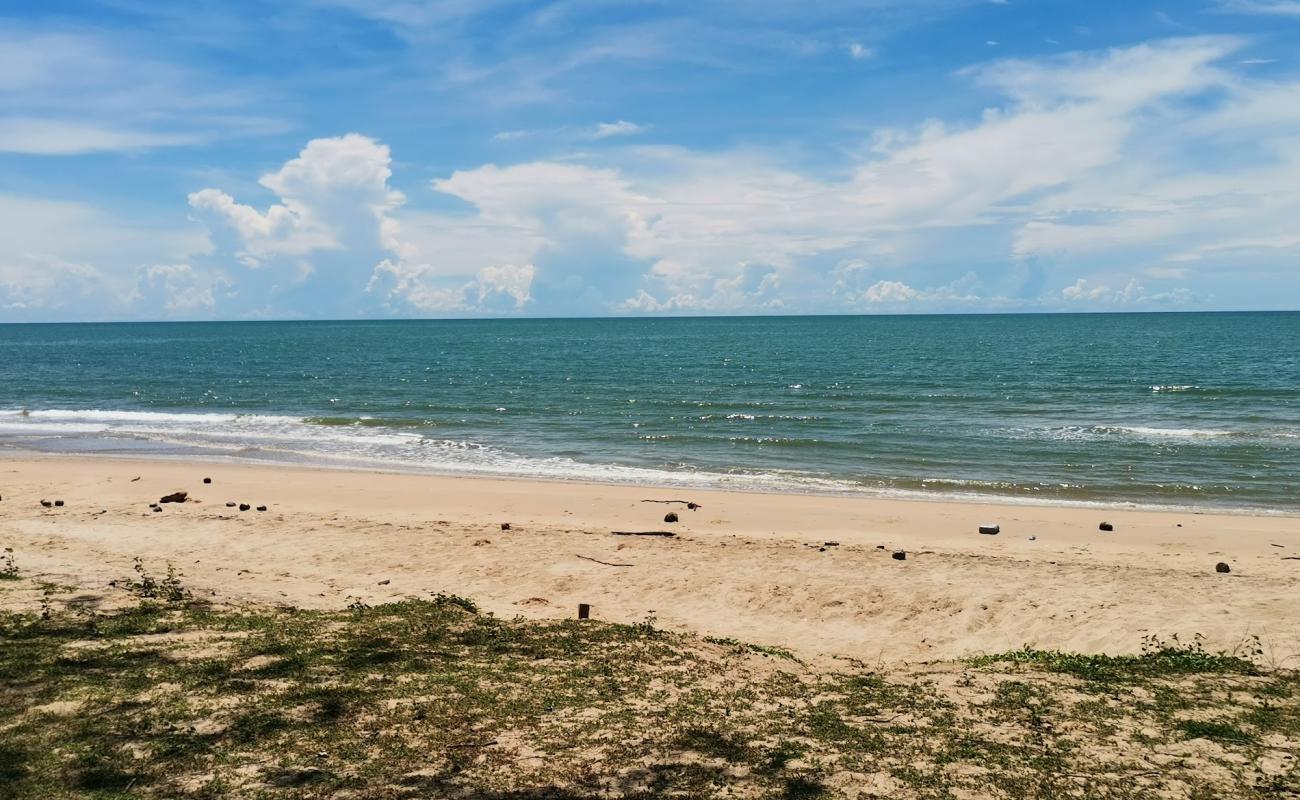 Kaew Beach'in fotoğrafı açık bej kum yüzey ile