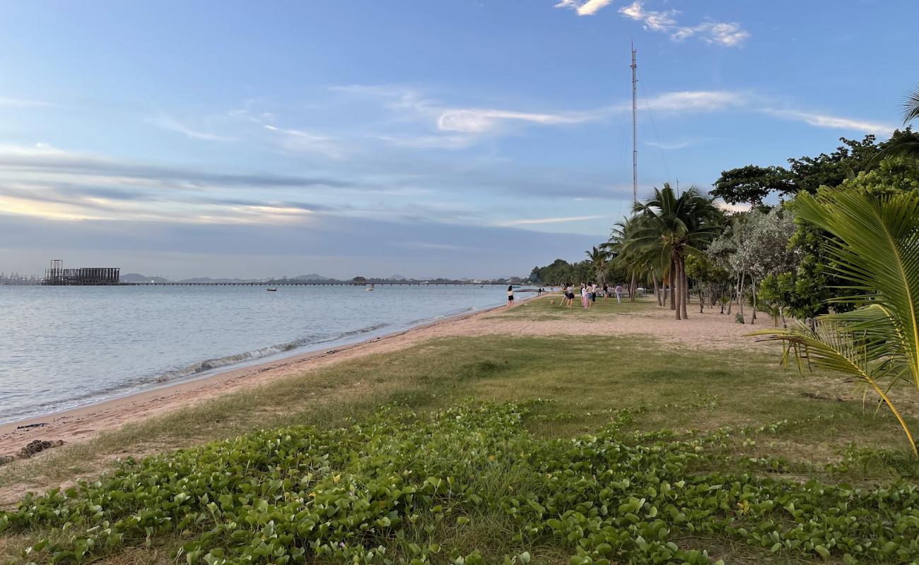 Krating Lai Beach'in fotoğrafı açık bej kum yüzey ile