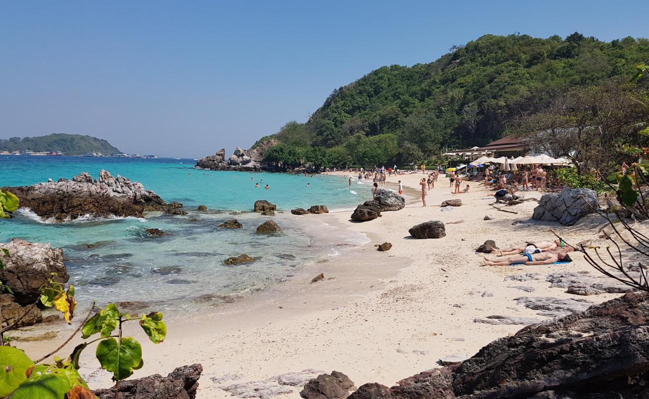 Ta Yai Beach'in fotoğrafı açık bej kum yüzey ile